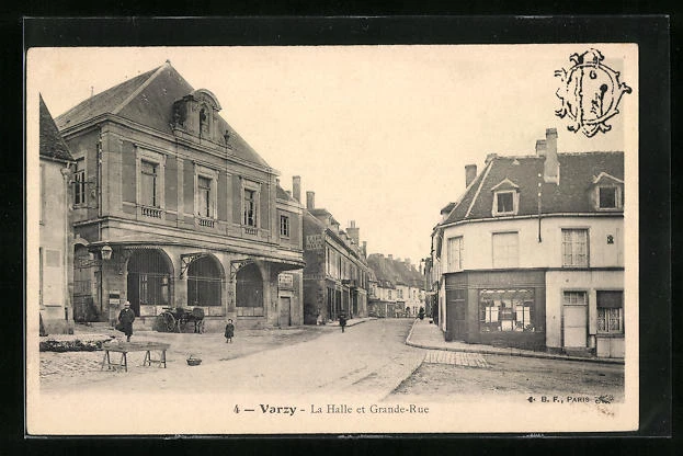 CPA Varzy, La Halle et Grande-Rue