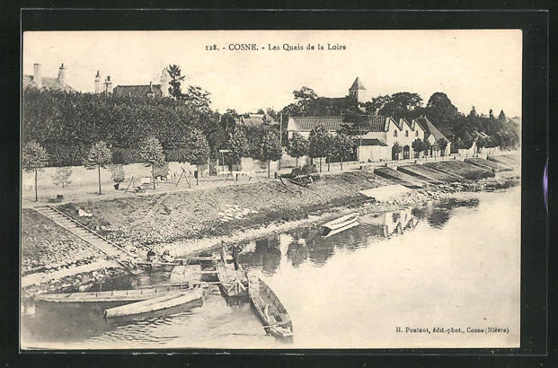 CPA Cosne, les Quais de la Loire