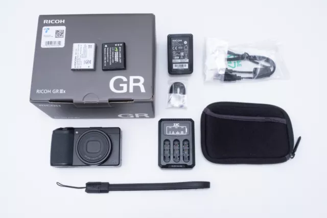 Ricoh GR IIIx MINT w/Extras + FREE SHIPPING
