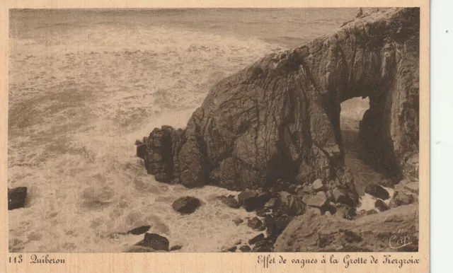 CPA 56 QUIBERON Effet de Vagues à la Grotte de Kergoix