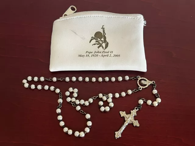 Commemorative Pope John Paul II White Bead Rosary w/Zipper Case Made in Italy