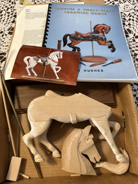Ken Hughes libro tallado caballo carrusel a pequeña escala y kit Denzel incompleto en blanco