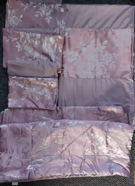 King size bed set 6pc. Duvet cover. 4 pillowcases. Padded bedspread. Dusky Pink