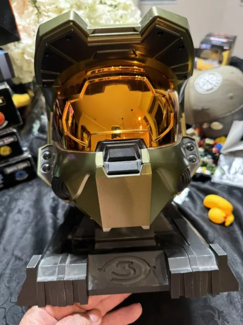 Halo 3 Legendary Edition Master Chief Helmet Display w/ Stand  (no game incl.)