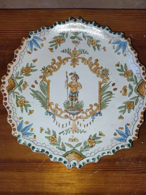 Assiette decorative en faience  XVIIIème XIX ème ? Moustier Etienne FERRAT ?