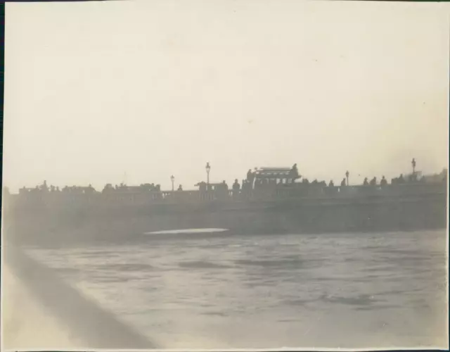 France, Inondations de Paris, Pont de l&#039;Alma, 1910, Vintage silver print Vi