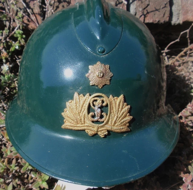 PERUVIAN STEEL ADRIAN GREEN GUARDIA CIVIL Mo 34 HELMET/ BADGES 1950s