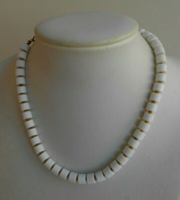 Trifari COLLANA GIROCOLLO firmata TRIFARI sfere piatte in lucite colore panna 
