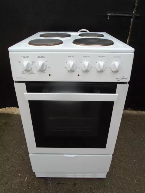 Electric Cooker 4 Ring + Oven. Nice and clean.