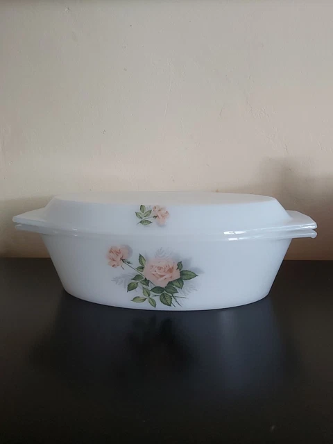 Moyenne COCOTTE ARCOPAL Avila vintage opaline 1960, Roses de Noël