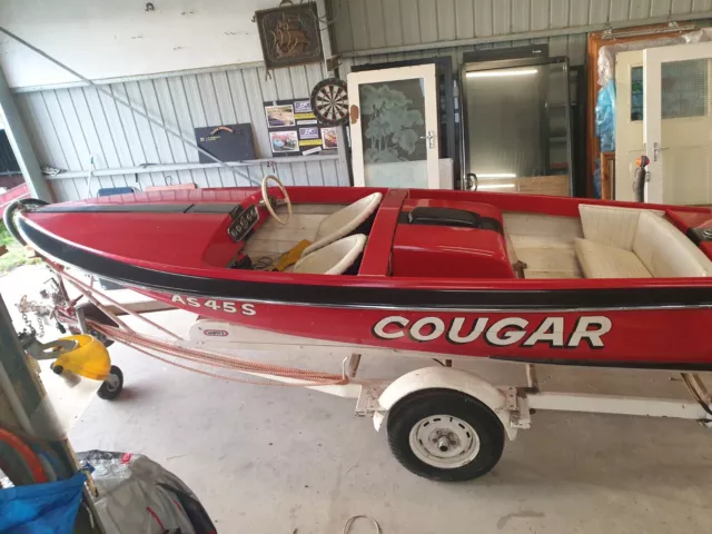 16ft Ski Boat Speed Boat - Bell Boy Belair Hull - Ford 289 V8 Red 1972 Vintage 16ft Ski Boat Speed Boat - Bell Boy Belair Hull - Ford 289 V8 Red 1972 Vintage