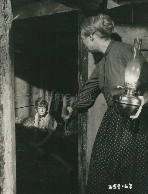 Jean Anderson Jon Whiteley  The Kidnappers  1953 Photo Original #3