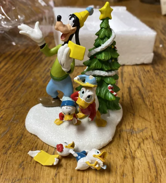 Mickeys Merry Christmas Village Dept 56 Singing Carols (read)