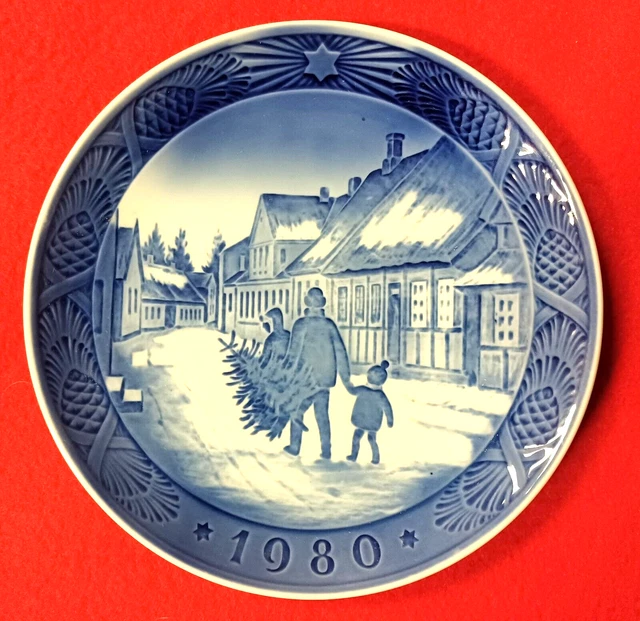 ROYAL COPENHAGEN ANNUAL Christmas Plate 1980 "Bringing Home The