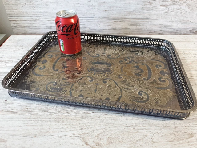 Vassoio per bevande vintage placcato argento 41 cm x 28,5 cm inseguito inciso