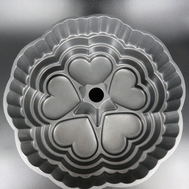 WILTON DIMENSIONS QUEEN OF HEARTS BUNDT CAKE PAN nonstick heavy cast