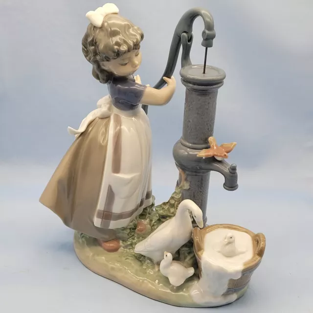 Lladro Porcelain Figurine Summer On The Farm 5285 Girl Pumping Water For Geese