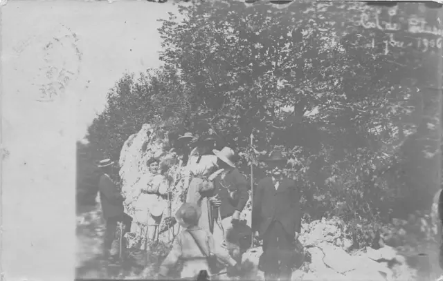 CPA 38 CARTE PHOTO SITUEE AU COL DE PERTUSON (GROUPE DE TOURISTES)  cliché uniqu