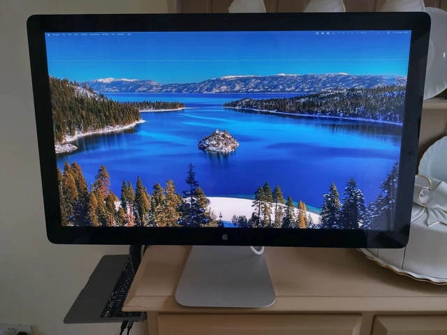 APPLE LED CINEMA Display 27-inch A1316 Monitor + USB-C Adapter