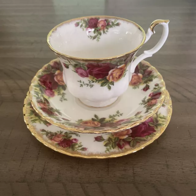 Vintage Royal Albert Original ‘Old Country Roses’ TRIO Tea Cup Saucer Plate Set