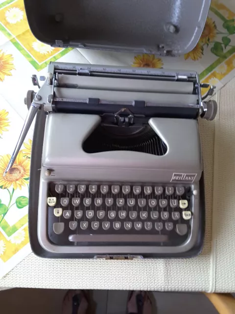 Reiseschreibmaschine Schreibmaschine Brilliant Neckermann mit Koffer