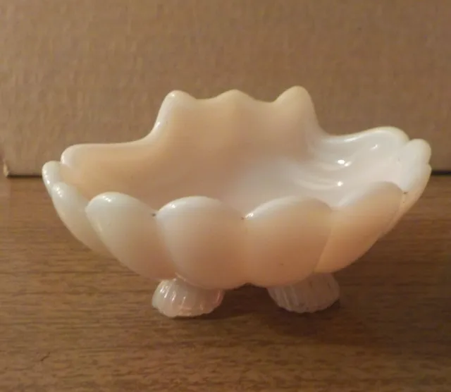Vntge Cambridge Glass Pink Crown Tuscan Seashell 3 1/2" Footed Nut Or Candy Dish