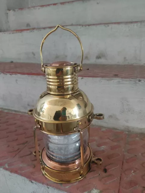 Hermosa lámpara náutica hecha a mano antigua con ancla de linterna de barco...