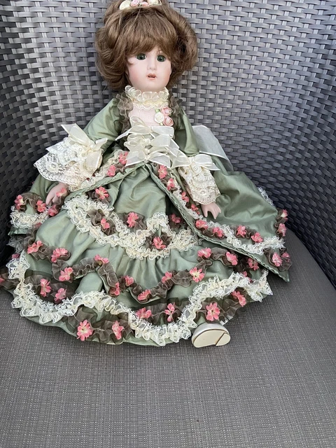 Poupee Mundia Collection d’occasion | Plus que 2 exemplaires à -65