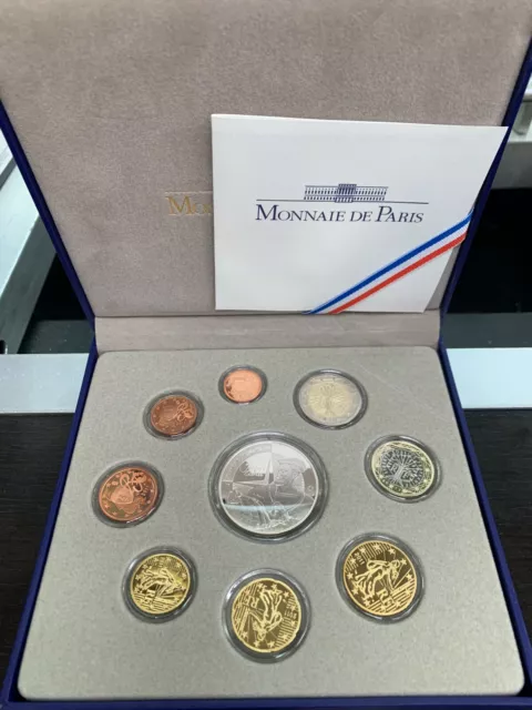 Coffret France Be 2011 - Avec La 15 Euros En Argent