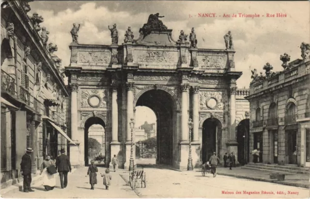 CPA NANCY Arc de Triomphe Rue Here (990977)
