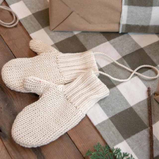 Hanging Mittens Pair Holiday Tree Ornament or Christmas Decor, 7 x 4.5 in, White