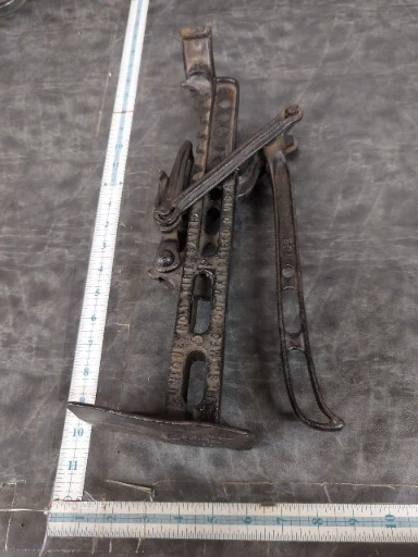 VINTAGE ELITE MFG CO MODEL A MODEL T CAR Tire Saver Stand Antique Us