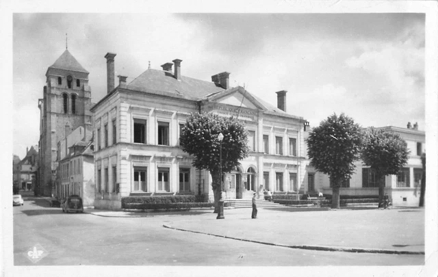 Cosne Sur Loire.....l Hotel De Ville Et La Poste 43626