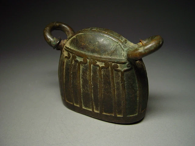 ANTIQUE BURMESE BRONZE 'MANDALAY' WATER BUFFALO BELL. MYANMAR, 19th C. 5