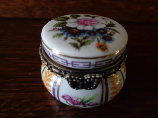 Boite A Pilules Pilulier En Porcelaine D'art De Limoges Decor Floral  N°3