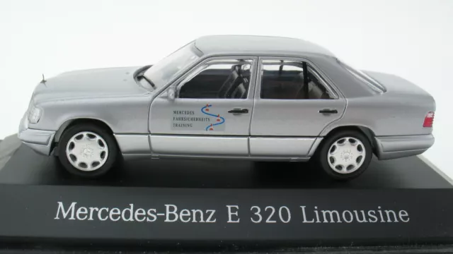 Herpa - Mercedes-Benz Fahrsicherheitstraining E 320 - W124 silber - 1:43