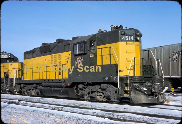 CNW Chicago & North Western GMD GP-9 4514 ORIGINAL 1977 Kodachrome Slide
