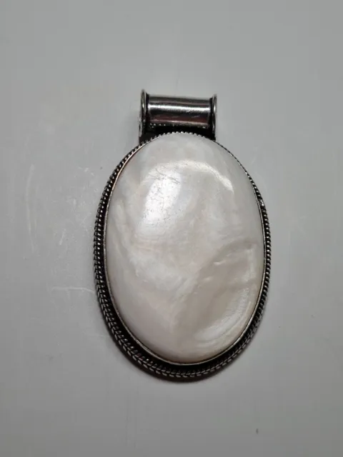 Silver 925 Mother of Pearl, shell. oval Pendant. Beautiful! (696)