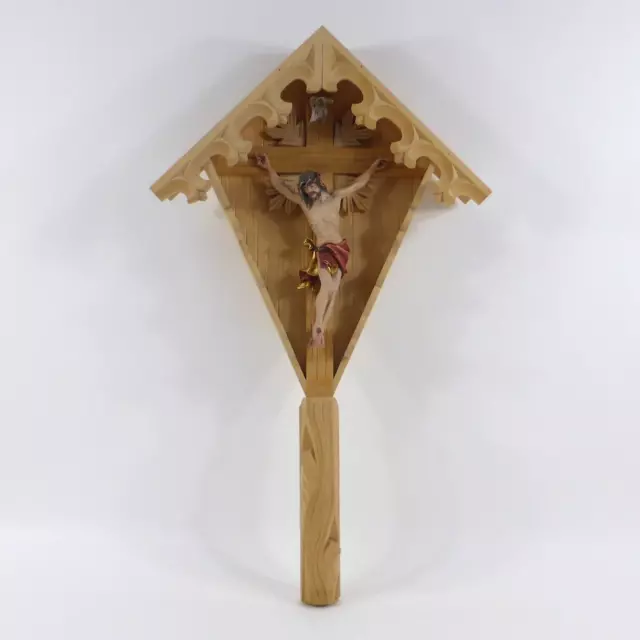 Kruzifix Christus auf Feldkreuz 22/63 cm Holzschnitzerei Ed. Schwer Oberammergau