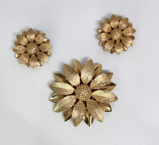 Vtg Sarah Coventry Sunflower Floral Brooch Pin Clip-On Earrings Set Gold Tone 3D