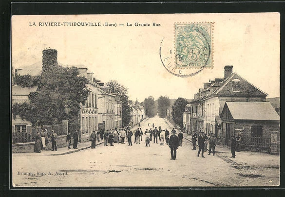 CPA La Riviere-Thibouville, La Grande Rue