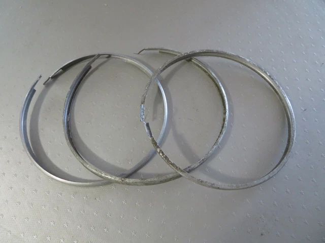 Calandre, cerclage du phare droit pour Renault 16. - Renault16 Shop