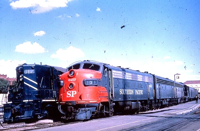 Southern Pacific RR # 6467, FP7A "Golden State" passenger  DUP 35mm color slide