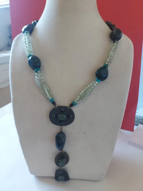 Collier Raphia Original Avec Pendentif Long En Pierre Et Bronze
