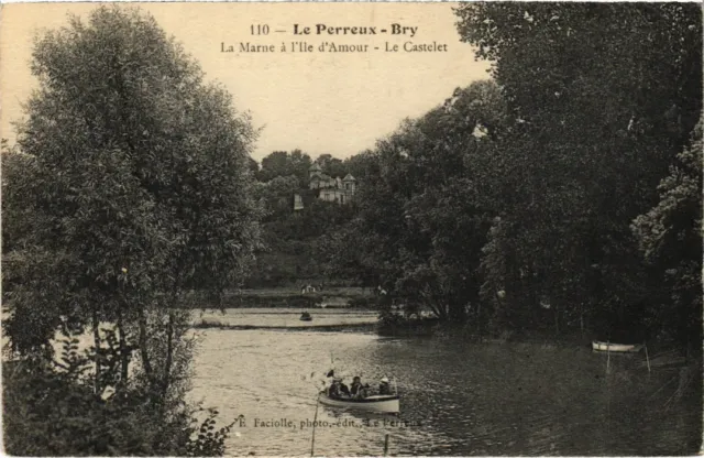 CPA Le Perreux Les Regates a l'aviron FRANCE (1370369)