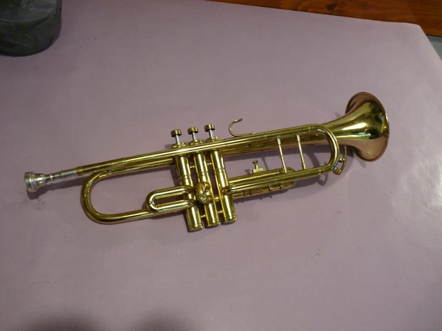 Trompette Amati Kraslice en bon état de jeu, en étui. Si b et ut.