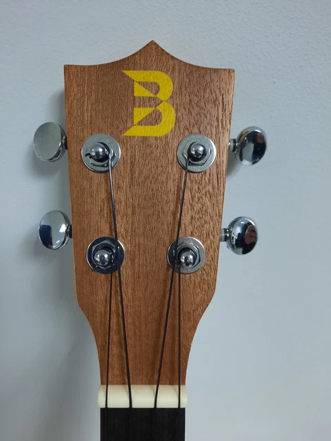 Deluxe Tenor Ukulele 3