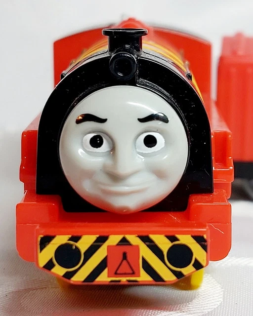 THOMAS & FRIENDS VICTOR Trackmaster Motorized Engine w Coaches 2013 £16 ...