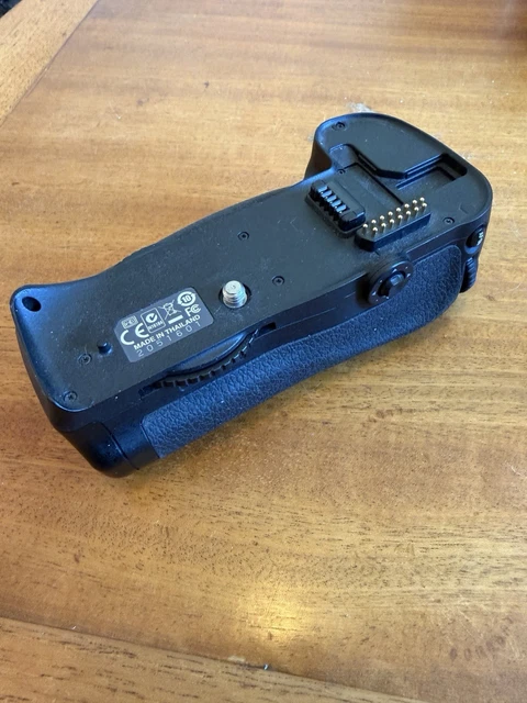 NIKON - Poignée-alimentation MB-D10 - pour D300/D300s/D700 NIKON - Poignée-alimentation MB-D10 - pour D300/D300s/D700