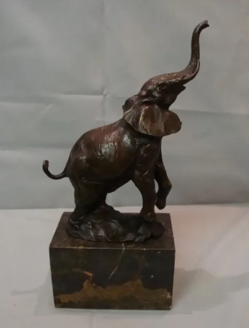 Estatua Elefante Fauna Art Deco Estilo Art Nouveau Estilo Bronce sólido Firmado